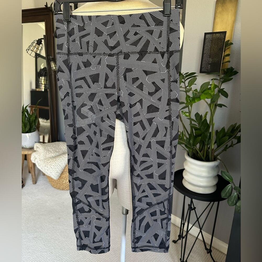 Lululemon Leggings Geometric black and gray size 6